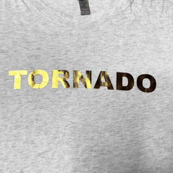 NWOT Little Big Town Tornado Gold Foil Graphic T-Shirt Women’s Sz L XL - Picture 3 of 9